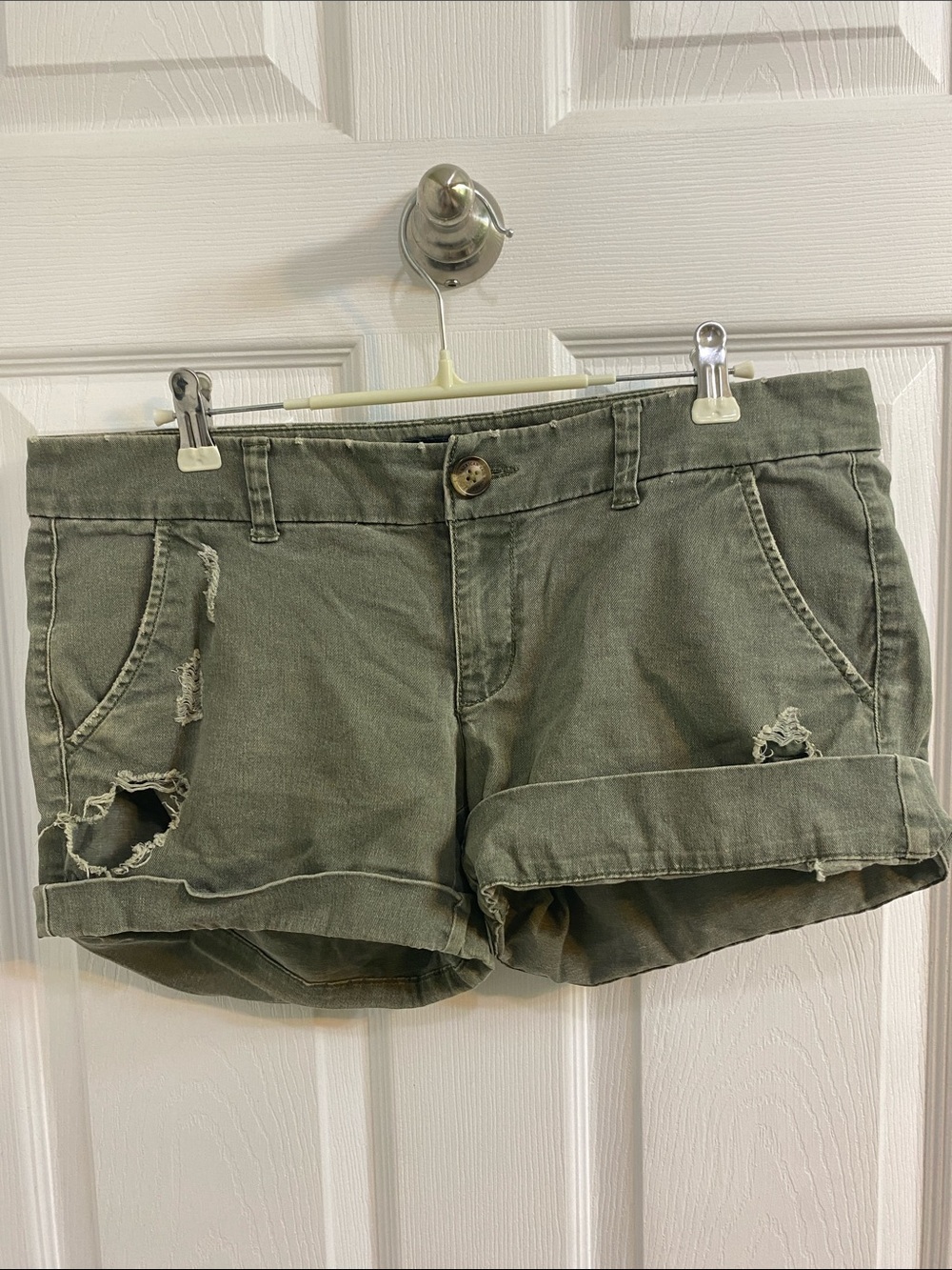 American Eagle Midi Y2K Hip Olive Green Distressed Shorts Women’s Size 6 Casual